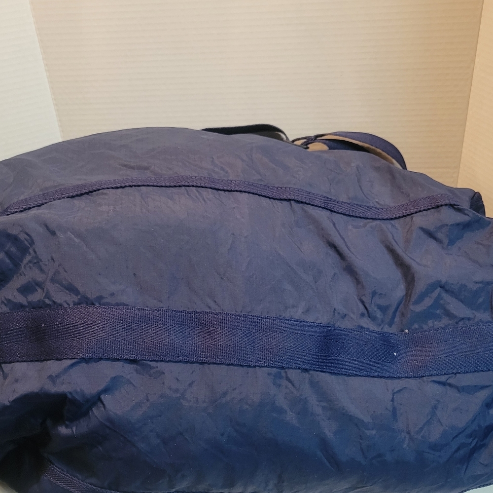 Lesportsac duffle bag. - Picture 8 of 14
